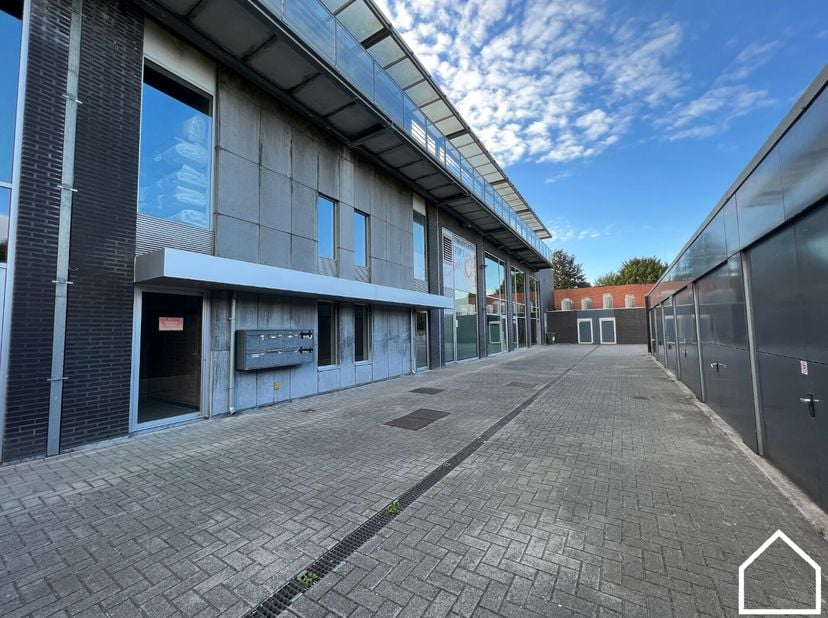 Residentie “De 12 Apostels” is bijzonder gunstig gelegen aan de rand van het centrum van Ieper. De Grote Markt, de Vestingen, de Verdronken Weide maar