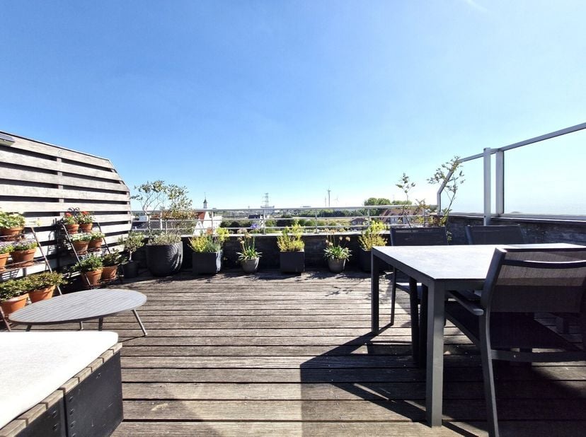 Ontdek dit aangename en instapklare penthouse/appartement, gelegen in Zeebrugge, op slechts een boogscheut wandelen van het strand.<br />
Mogelijkheid