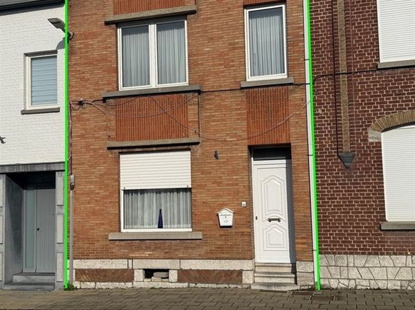 Te renoveren stadswoning in het centrum van Borgloon met terras en kleine tuin<br />
parkeer gelegenheid op het plein voor deur.<br />
<br />
Te re
