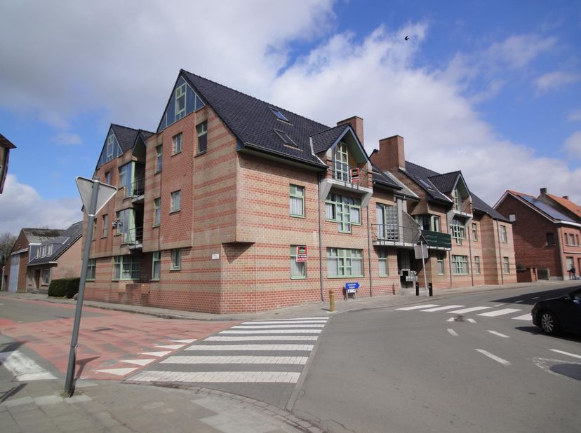 KASTEELSTRAAT 1/2.1 - SINT-ELOOIS-WINKEL<br />
<br />
Centraal gelegen en instapklaar appartement op de tweede verdieping van residentie Sint-Elooi, o