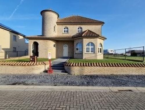                                         Villa à louer à Riemst, € 1.325
