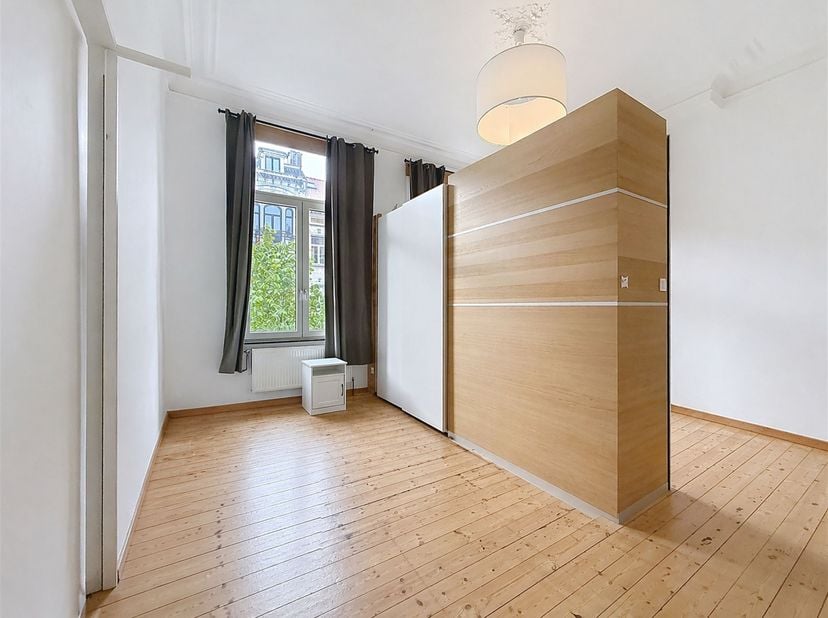 Parc de Forest - Schitterend gemeubileerd 1 slaapkamer appartement van +/- 65m²<br />
<br />
Op de 2e/3e verdieping:<br />
Inkomhal, lichte woonkam