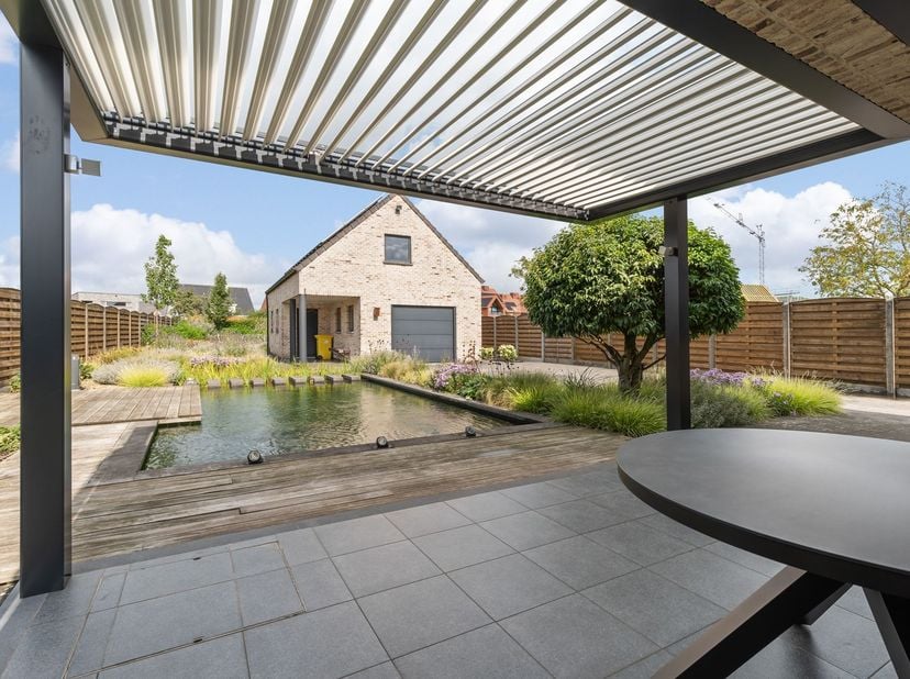Ruime, energiezuinige 3 slpk.-woning met prachtige tuin en zwemvijver alsook polyvalent bijgebouw te Poederlee<br />
<br />
Deze ruime en lichtrijke