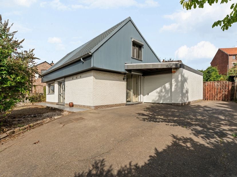 Huis te koop in Visésteenweg 273,
                    3770 Zichen-Zussen-Bolder