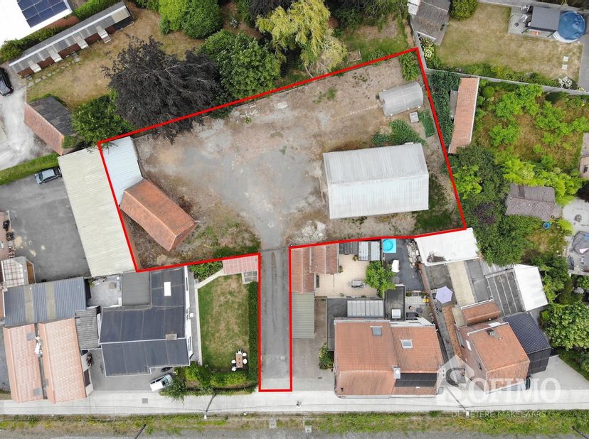 Bouwgrond te koop in Rumbeke met bestaande loods<br />
<br />
Op zoek naar een bouwgrond op een rustige, maar centrale ligging in Rumbeke? Dan is di