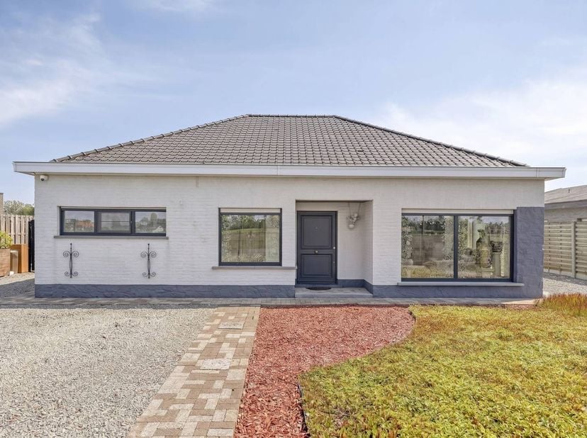 Huis te koop in Tieltsesteenweg 113,
                    9880 Aalter