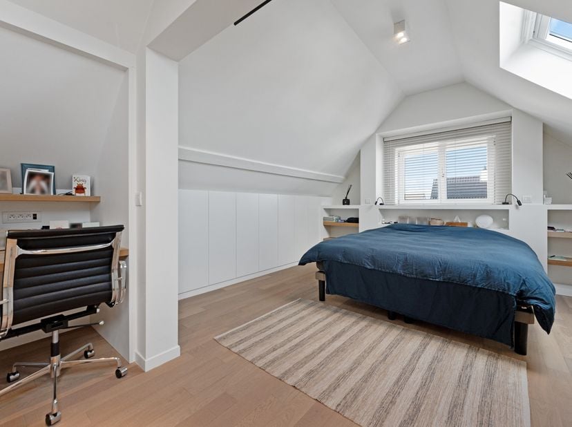 Dans cette prestigieuse et paisible avenue de Knokke, près du Zegemeer, nous vous présentons cette magnifique villa. Grâce à son emplacement de choix,