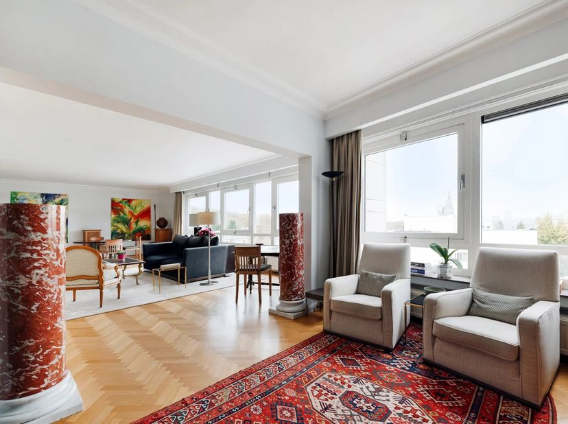 Brussel: Roosevelt, op enkele stappen van het Ter Kamerenbos, het openbaar vervoer en de ULB, stelt Victoire Junot u dit prachtige appartement van ±18