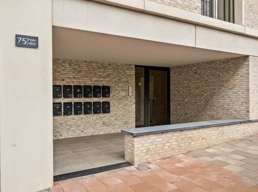 Cherchez-vous un appartement élégant, économe en énergie et entièrement prêt à emménager au centre de Genk? Alors, cet appartement magnifique dans le