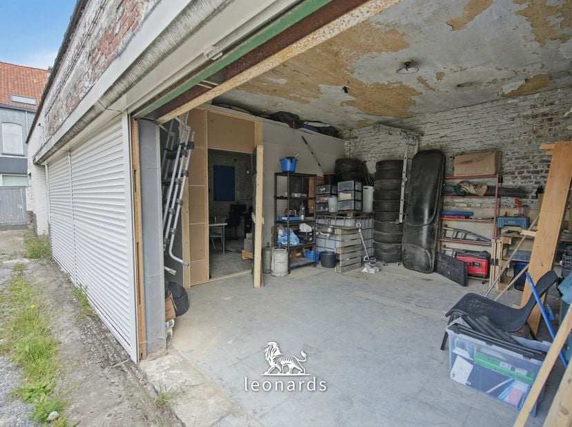 Opslagruimte te koop op centrale locatie in Kortrijk. De opslagplaats bestaat uit 3 garageboxen die met elkaar verbonden zijn. <br />
Ideaal voor stoc