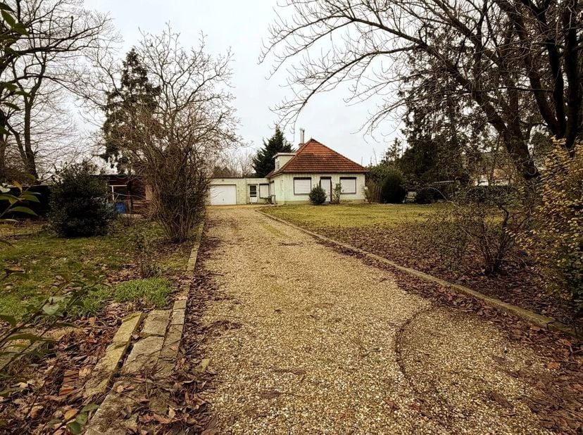Bent u op zoek naar een uitstekend gelegen bouwgrond om uw eigen vrijstaande eengezinswoning te realiseren? Dan is deze ruime bouwgrond misschien de p