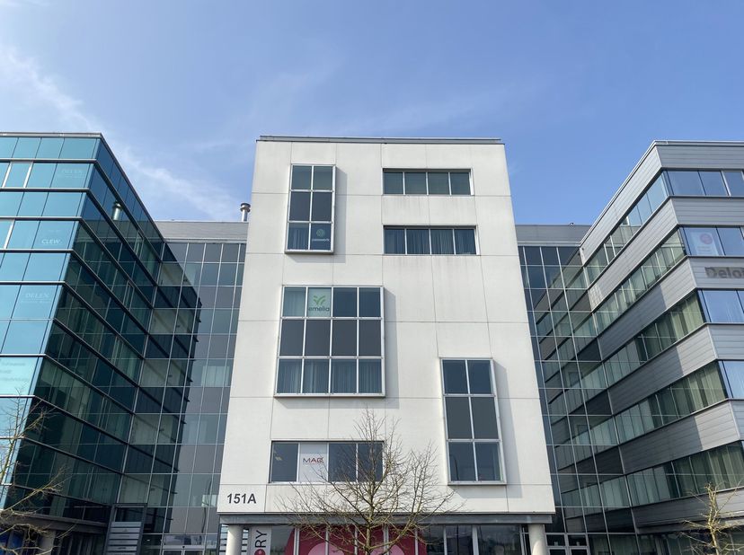 Op het Westwing Park te Roeselare bevindt zich deze ingerichte kantoorruimte te huur met een bruto oppervlakte van ca. 268 m² gelegen op de 4e verdiep