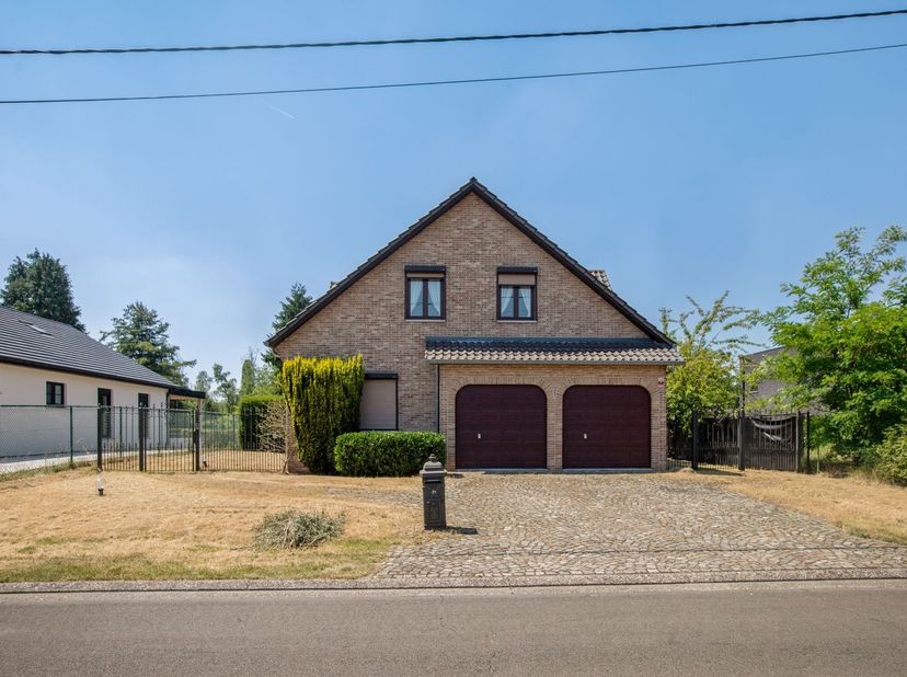 Instapklare gezinswoning met EPC-label B <br />
<br />
Deze woning is gelegen in een doodlopende straat nabij het centrum van Genk met een vlotte ve
