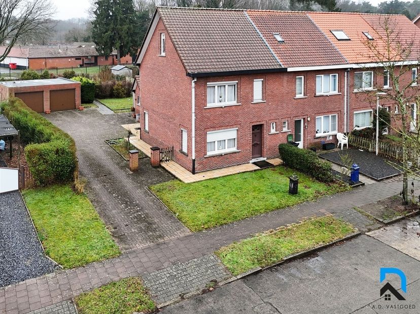 Mooie woning met tuin nabij het centrum<br />
<br />
Deze mooie woning is gelegen in een aangename buurt op wandelafstand van het bruisende stadscen