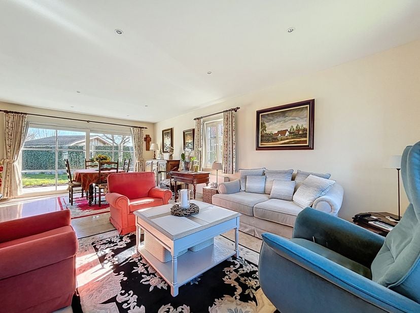 Instapklare villa gelegen op een&amp;nbsp;fantastische locatie in een rustige woonwijk&amp;nbsp;te Nieuwpoort (grondgebied Oostduinkerke)<br />
De woning geni