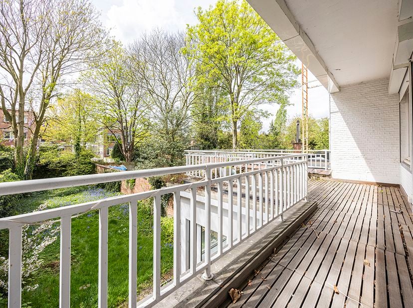 LOT 2: APPARTEMENT - 1e VERDIEPING -<br />
<br />
Goed onderhouden.<br />
Met een gunstig energieprestatiecertificaat.<br />
Indeling: nachthall, berg