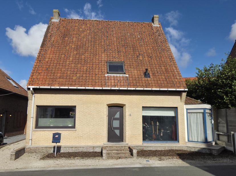 Huis te koop in Kollebloemstraat 2,
                    8790 Waregem
