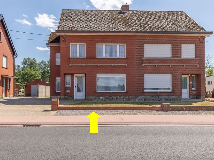 Driegevelwoning met 3 slaapkamers, garage, diepe tuin en open zicht<br />
<br />
 Op zoek naar een stevige woning met ruimte, karakter en mogelijkhede