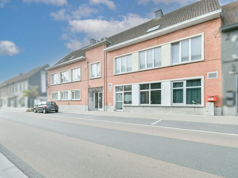 Ontdek deze aantrekkelijke investeringsopportuniteit in het hart van Emelgem (Izegem)!<br />
Deze opbrengsteigendom omvat vijf verhuurde appartementen
