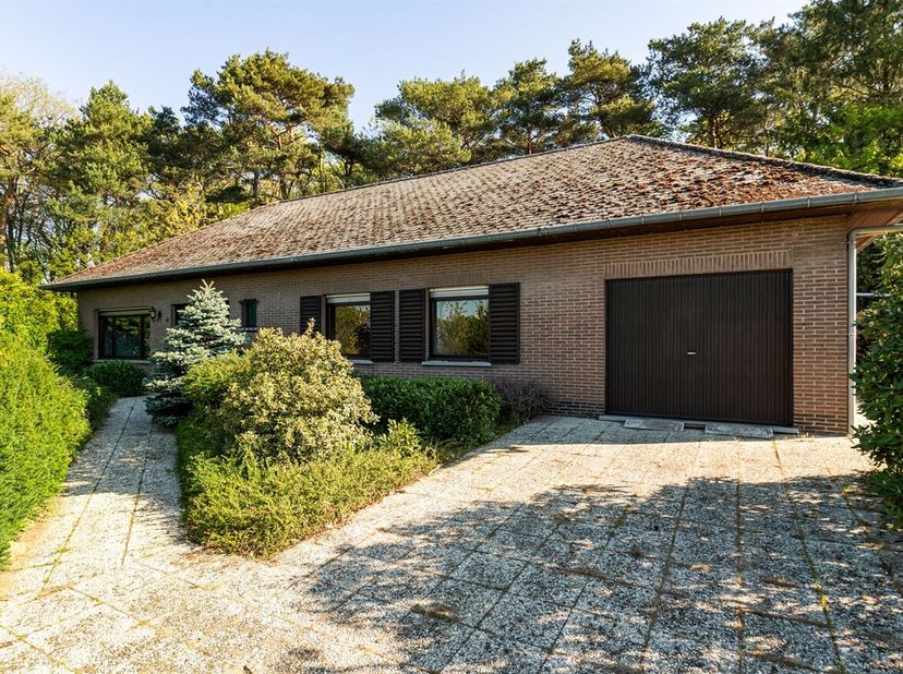 Ruime laagbouwwoning met 3 slaapkamers, garage en tuin in Meerhout<br />
Locatie: De woning is gelegen aan Kiezel 7 in Meerhout, een aangename omgevin