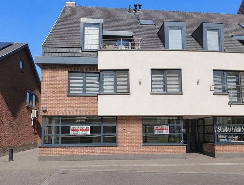                                        Handelsgelijkvloers te huur in Overpelt, € 580
