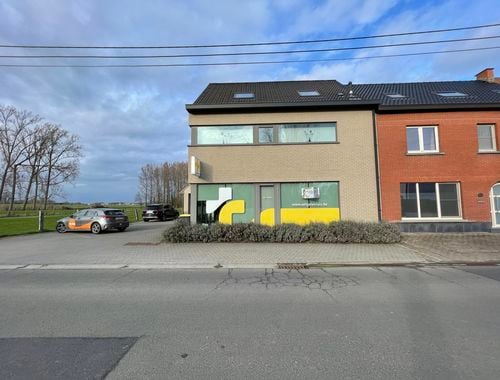                                         Kantoorgebouw te huur in Ottergem, € 800
