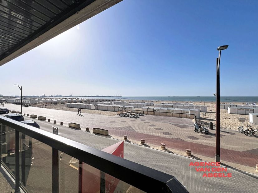 Appartement te koop in Zeedijk-Duinbergen 395,
                    8301 Heist