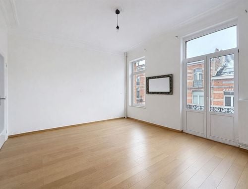                                         Triplex à louer à Jette, € 1.250
