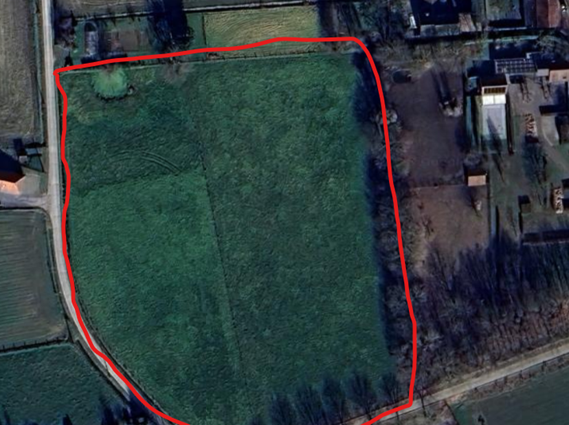 Wij verkopen onze weide van 15 100 m². Van deze weide mag ongeveer 5000m² terug bewerkt worden als bouwland (akkerbouw). Deze weide is gelegen in het