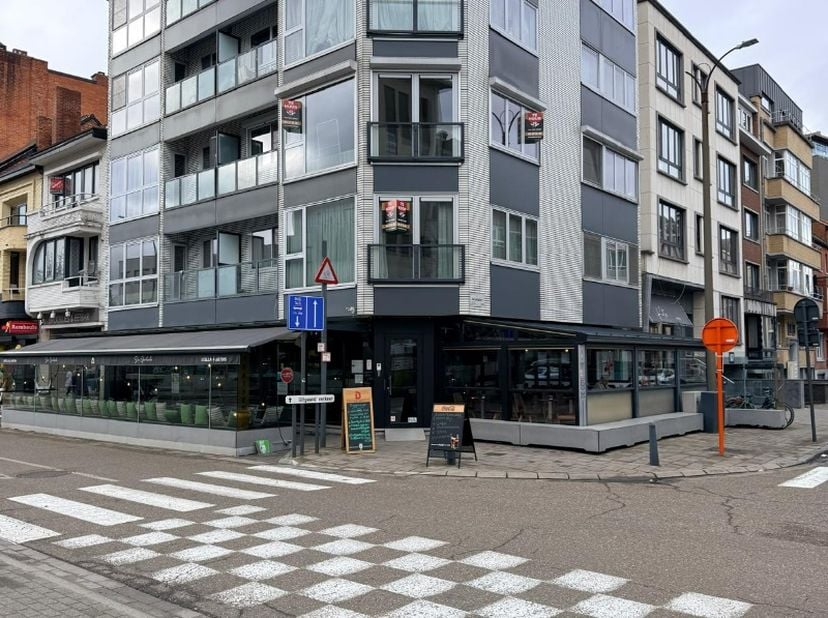 Dit appartement is beschikbaar vanaf 1 juli 2026! Vroeger bespreekbaar!<br />
Vaste kosten: € 100,00 per maand<br />
Bewoners parkeren is hier van toe