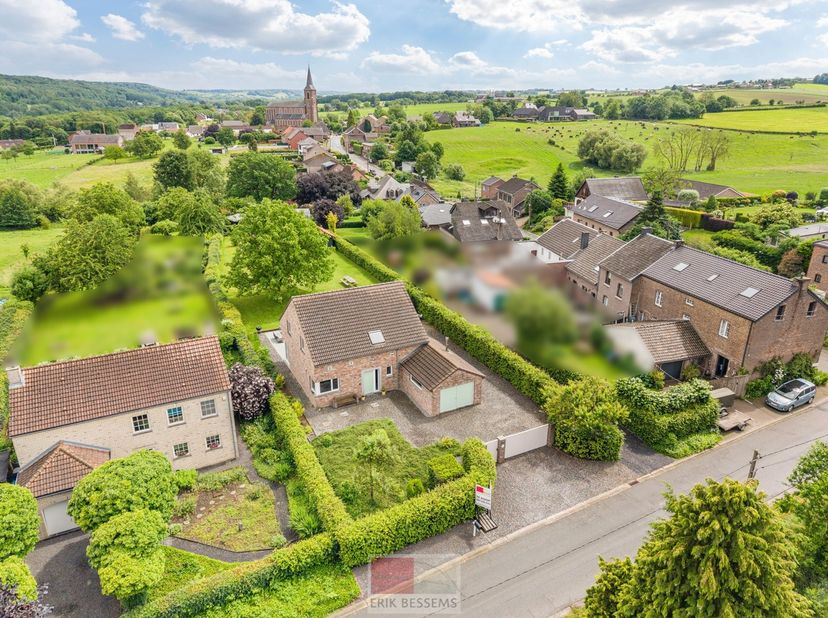 Instapklare gezellige vrijstaande woning met een woonopp. van circa 185 m2 op een perceel van 17a53ca.<br />
De woning is in 2022 gerenoveerd en heeft