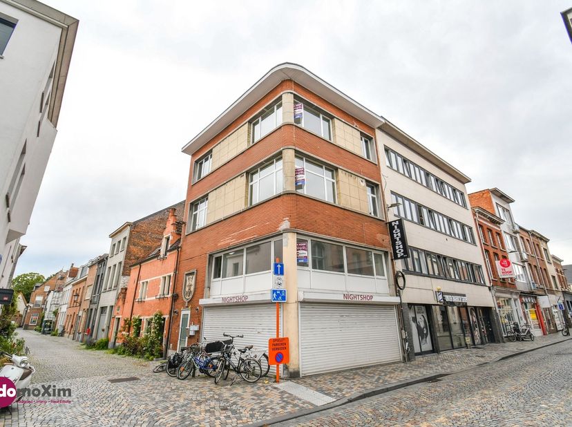Opbrengsteigendom met 3 appartementen en handelsruimte in het centrum van Mechelen<br />
<br />
Ben je op zoek naar een rendabele vastgoedinvesterin