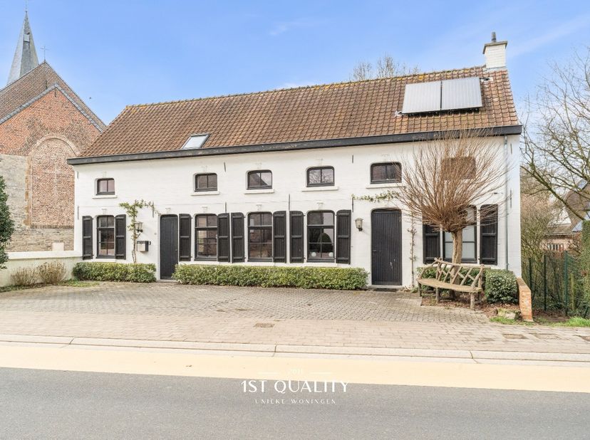 Charmante vrijstaande woning te koop in Ooike (Wortegem-Petegem), rustig gelegen in het hart van de Vlaamse Ardennen met zicht op de achterliggende we