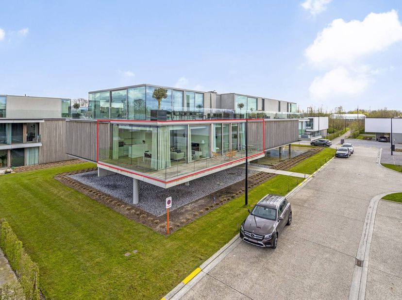 Dit moderne appartement maakt deel uit van het kwalitatieve woonproject 'Light Falls' in Melle, ontworpen en gebouwd door het gerenommeerde ABS Bouwte
