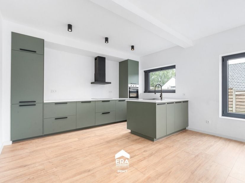[[ DIT PAND NEEMT DEEL AAN DE ERA OPEN HUIZEN DAG OP 13/6 VAN 9:30 TOT 10:30 ]] Deze moderne, instapklare, gelijkvloerse gezinswoning in Grote-Brogel