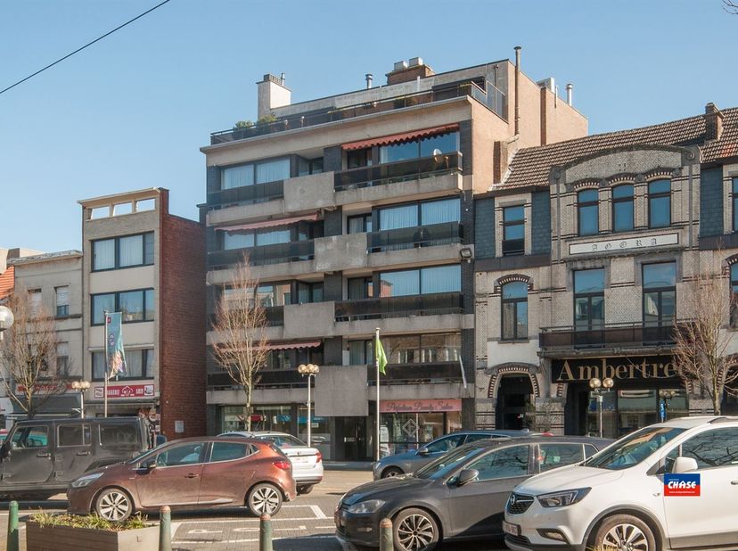 HOBOKEN (CENTRE) | APPARTEMENT TRÈS BIEN ENTRETENU AVEC TROIS CHAMBRES À COUCHER, TERRASSE ET GARAGE BOX | SITUÉ AU QUATRIÈME ÉTAGE D'UN IMMEUBLE AVEC
