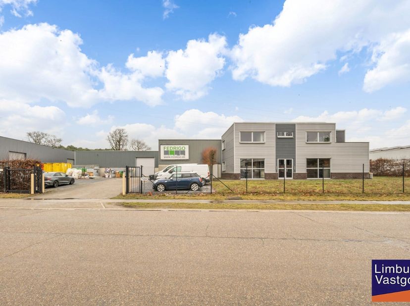 Bien professionnel à vendre
                    à 3600 Genk