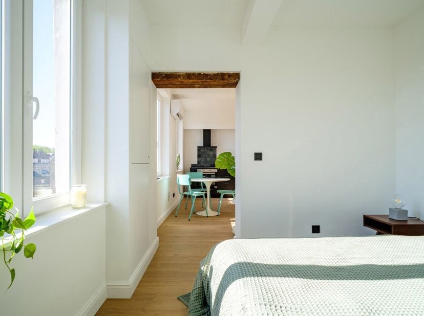 Deze volledig gerenoveerde studio bevindt zich in de Lucas de Heerestraat, een centrale en gegeerde ligging in Gent. Dankzij de vlotte bereikbaarheid