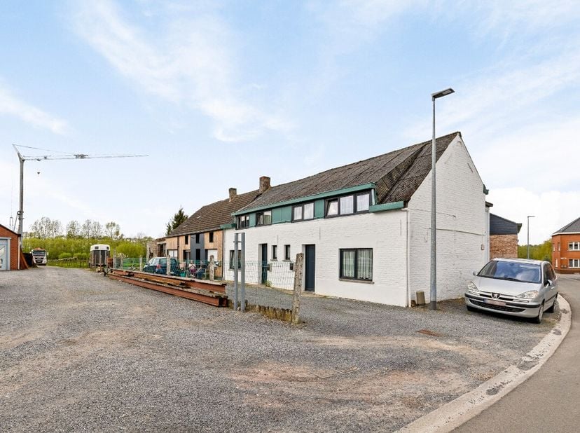 Dans une petite rue sans issue à Meerbeke, près de Roosdaal, vous trouverez cette maison au potentiel énorme. Vous y profiterez du calme et de l'intim