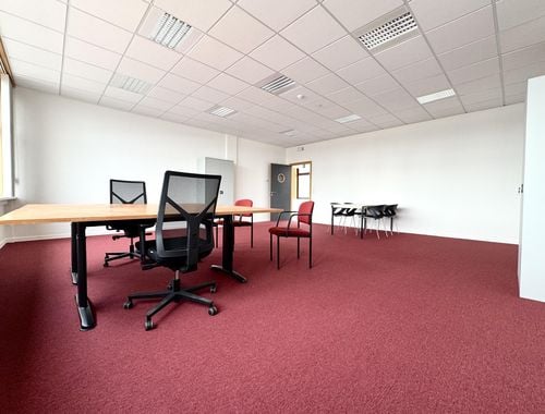                                         Espace de bureaux à louer à Oostende, € 450
