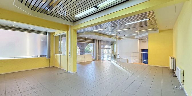 Bedrijfsvastgoed te koop in Passage Saint Barthélémy 37, 7700 Moeskroen