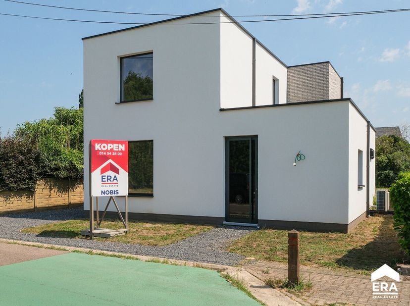 Energiezuinige woning met drie slaapkamers en tuin, gelegen in een groene, bosrijke omgeving.Deze woning, met een bewoonbare oppervlakte van 169m² (vo