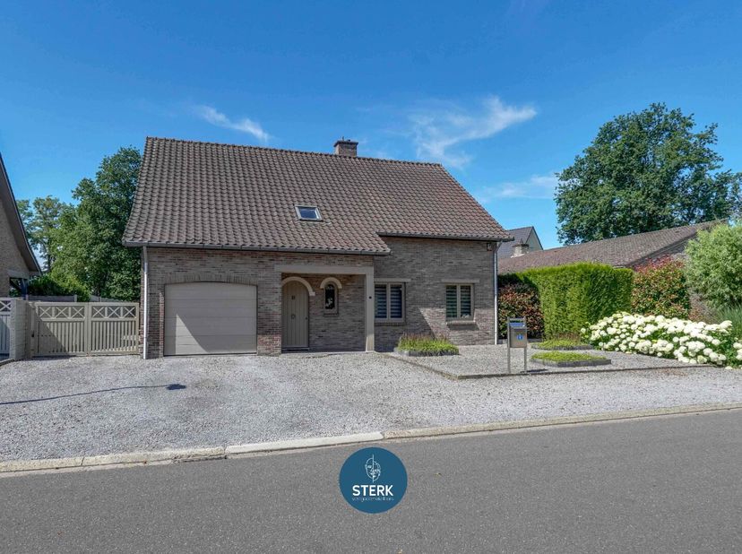 CHARMANTE GEZINSWONING MET EPC LABEL B OP EEN TOPLOCATIE TE VUCHT !<br />
We vinden deze woning met een bewoonbare oppervlakte van 224 m² terug op een
