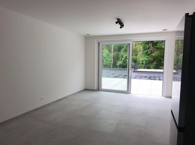 Instapklaar nieuwbouwappartement met 2 slaapkamers en ruim terras in Genk<br />
Ligging<br />
Dit instapklare nieuwbouwappartement is gelegen aan de S