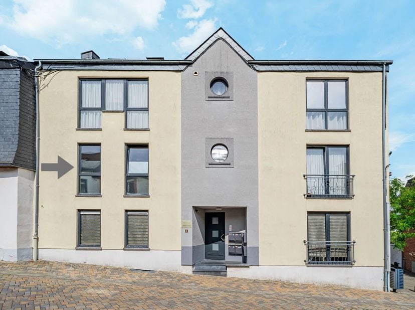 Renseignements : 0478 62 24 52 B.Jacquemin (IPI 515.531). EBIMMO vous propose à la vente ce superbe appartement en très bon état général, situation id