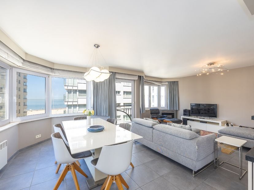 Dit appartement, gebouwd in 2005, beschikt over een bewoonbare oppervlakte van maar liefst 125 m² en combineert ruimte, comfort en een uitstekende lig