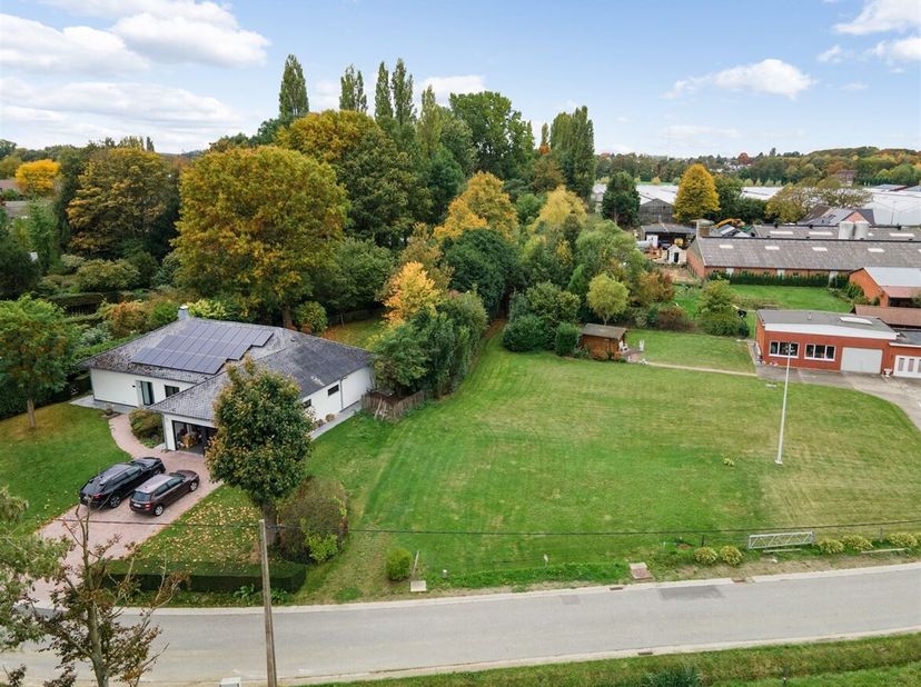 Prachtige bouwgrond (529m²) voor halfopen bebouwing op toplocatie te Kontich biedt tal van mogelijkheden! <br />
Ligging: Residentieel, rustig en groe