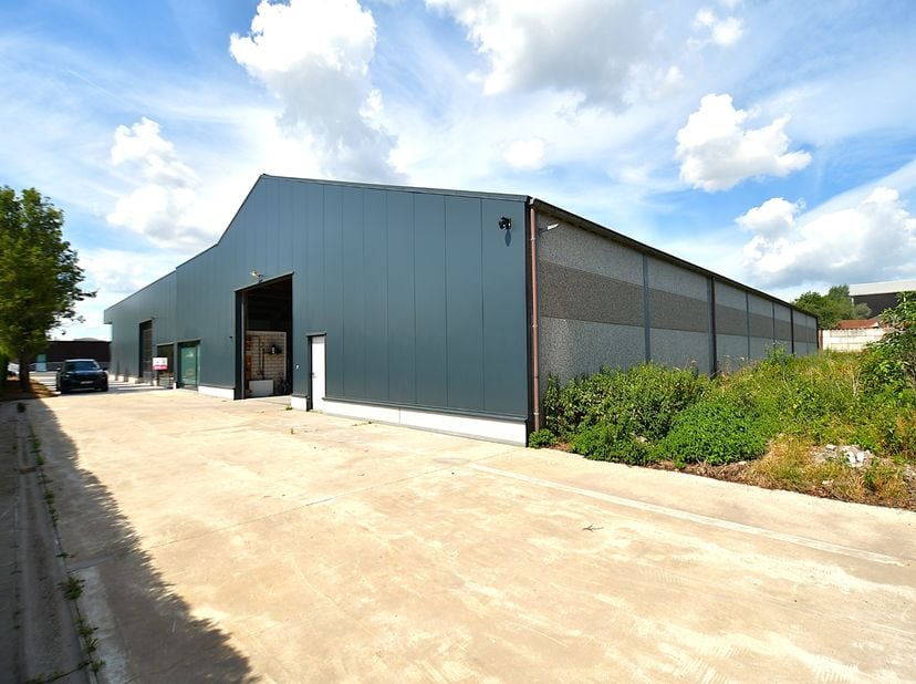 Bien professionnel à vendre à ,
                    8210 Zedelgem
