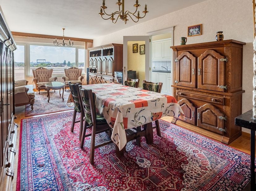 Locatie<br />
<br />
Op zoek naar een zonnig appartement op een rustige locatie, vlak bij het bruisende centrum van Hoboken en de stad? Dit appartemen