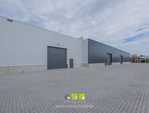                                         Bedrijfsgebouw te koop in Maaseik, € 432.000
